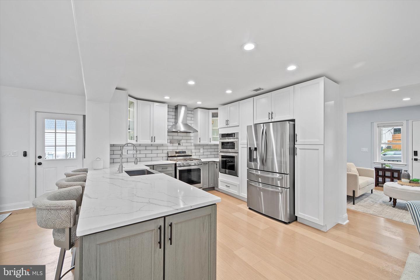 707 MEADOW LN SW, VIENNA, Virginia 22180, 5 Bedrooms Bedrooms, ,4 BathroomsBathrooms,Residential,For sale,707 MEADOW LN SW,VAFX2280020 MLS # VAFX2280020