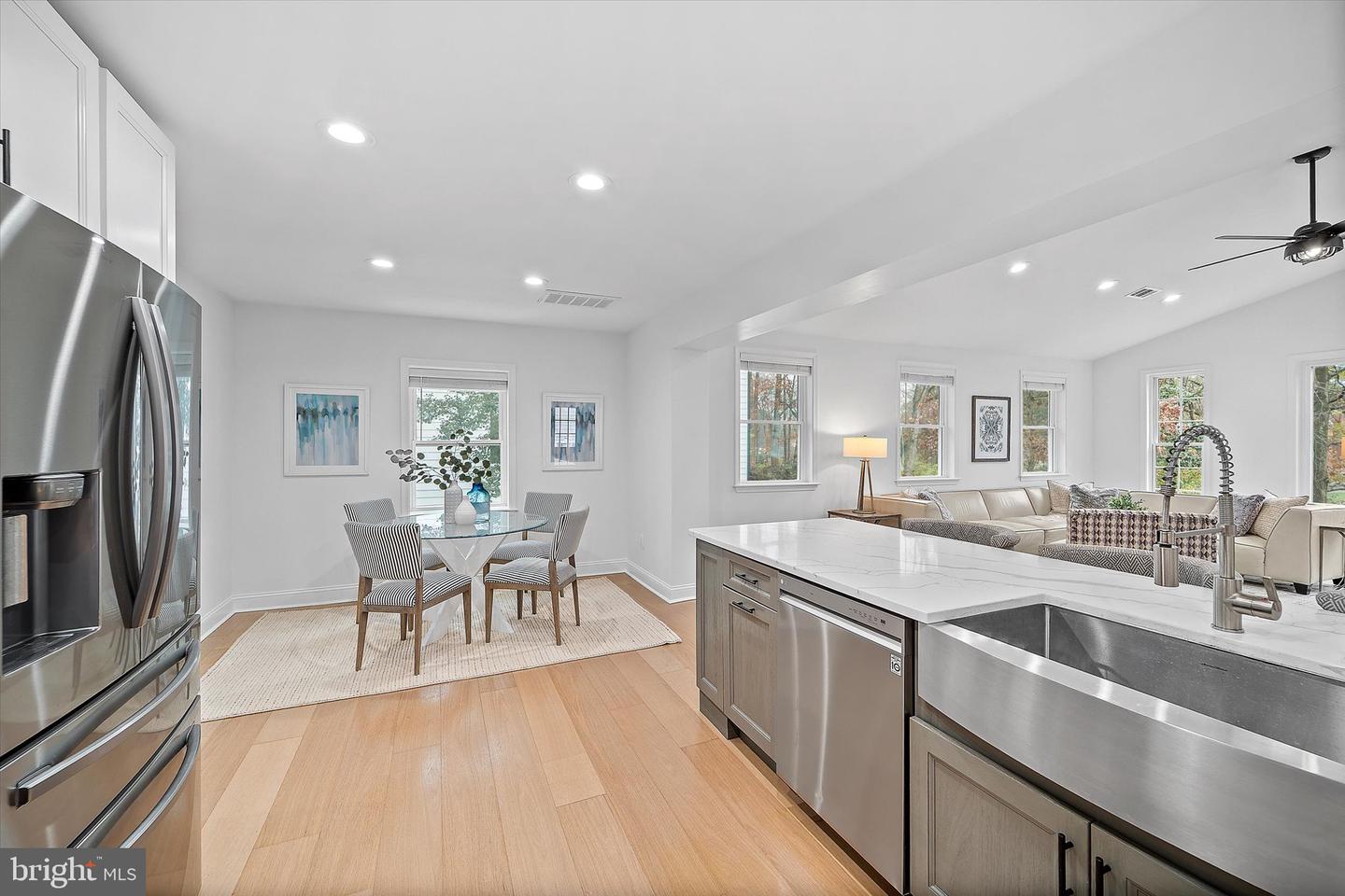 707 MEADOW LN SW, VIENNA, Virginia 22180, 5 Bedrooms Bedrooms, ,4 BathroomsBathrooms,Residential,For sale,707 MEADOW LN SW,VAFX2280020 MLS # VAFX2280020