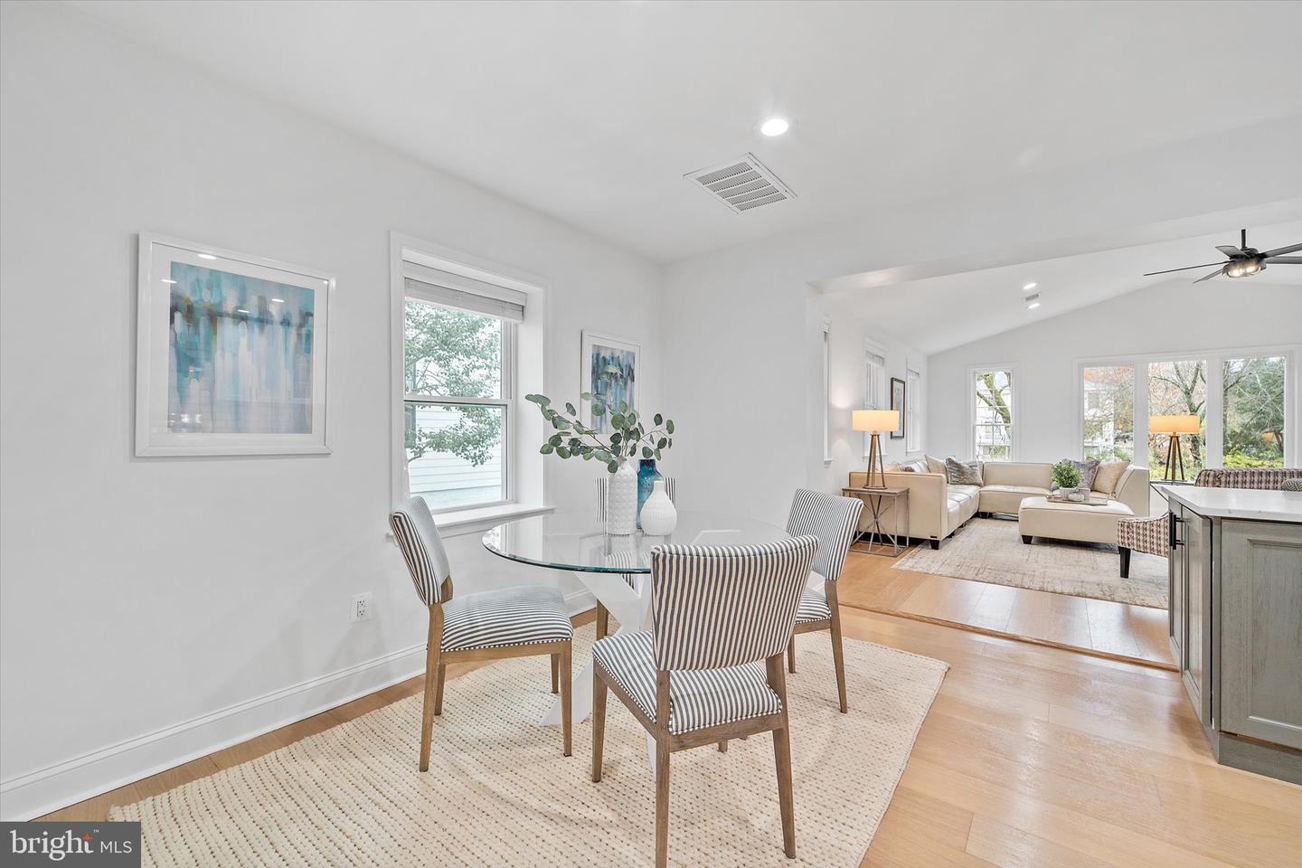 707 MEADOW LN SW, VIENNA, Virginia 22180, 5 Bedrooms Bedrooms, ,4 BathroomsBathrooms,Residential,For sale,707 MEADOW LN SW,VAFX2280020 MLS # VAFX2280020