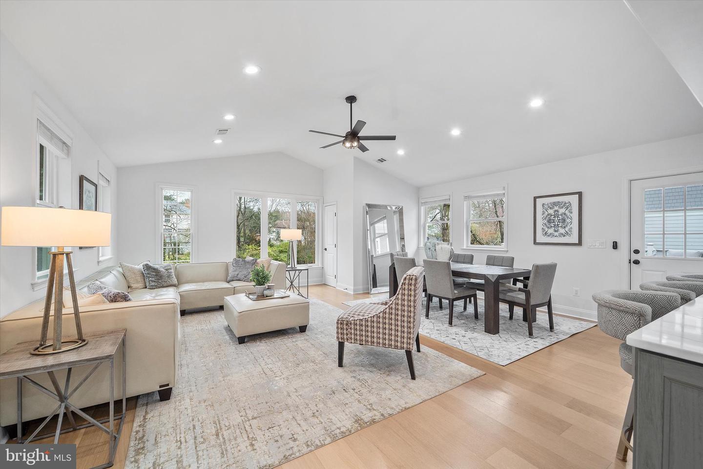 707 MEADOW LN SW, VIENNA, Virginia 22180, 5 Bedrooms Bedrooms, ,4 BathroomsBathrooms,Residential,For sale,707 MEADOW LN SW,VAFX2280020 MLS # VAFX2280020