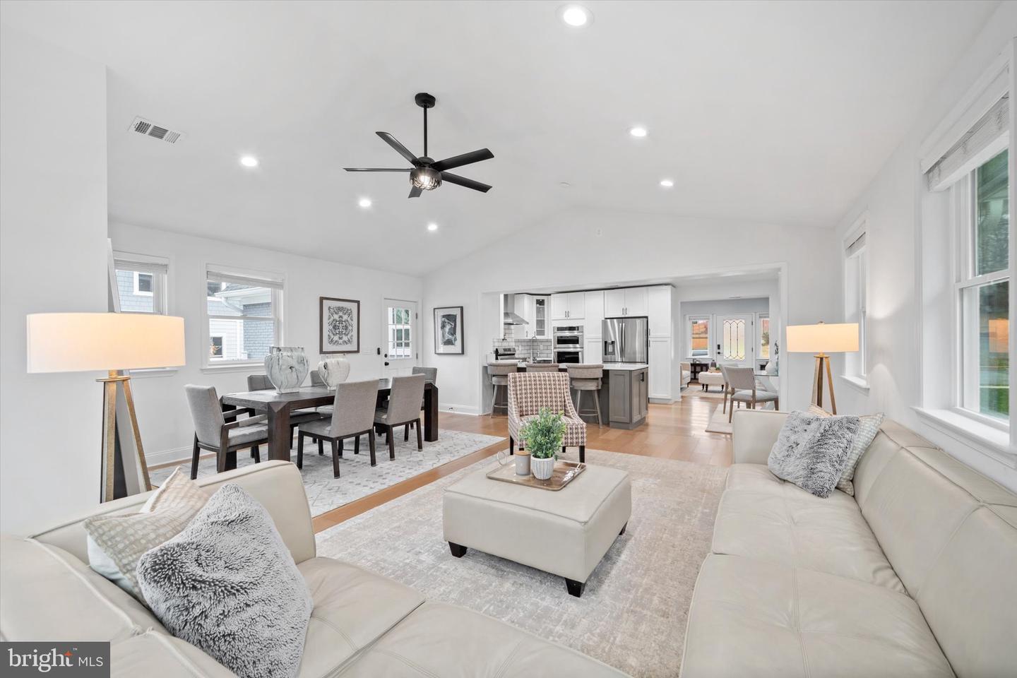 707 MEADOW LN SW, VIENNA, Virginia 22180, 5 Bedrooms Bedrooms, ,4 BathroomsBathrooms,Residential,For sale,707 MEADOW LN SW,VAFX2280020 MLS # VAFX2280020