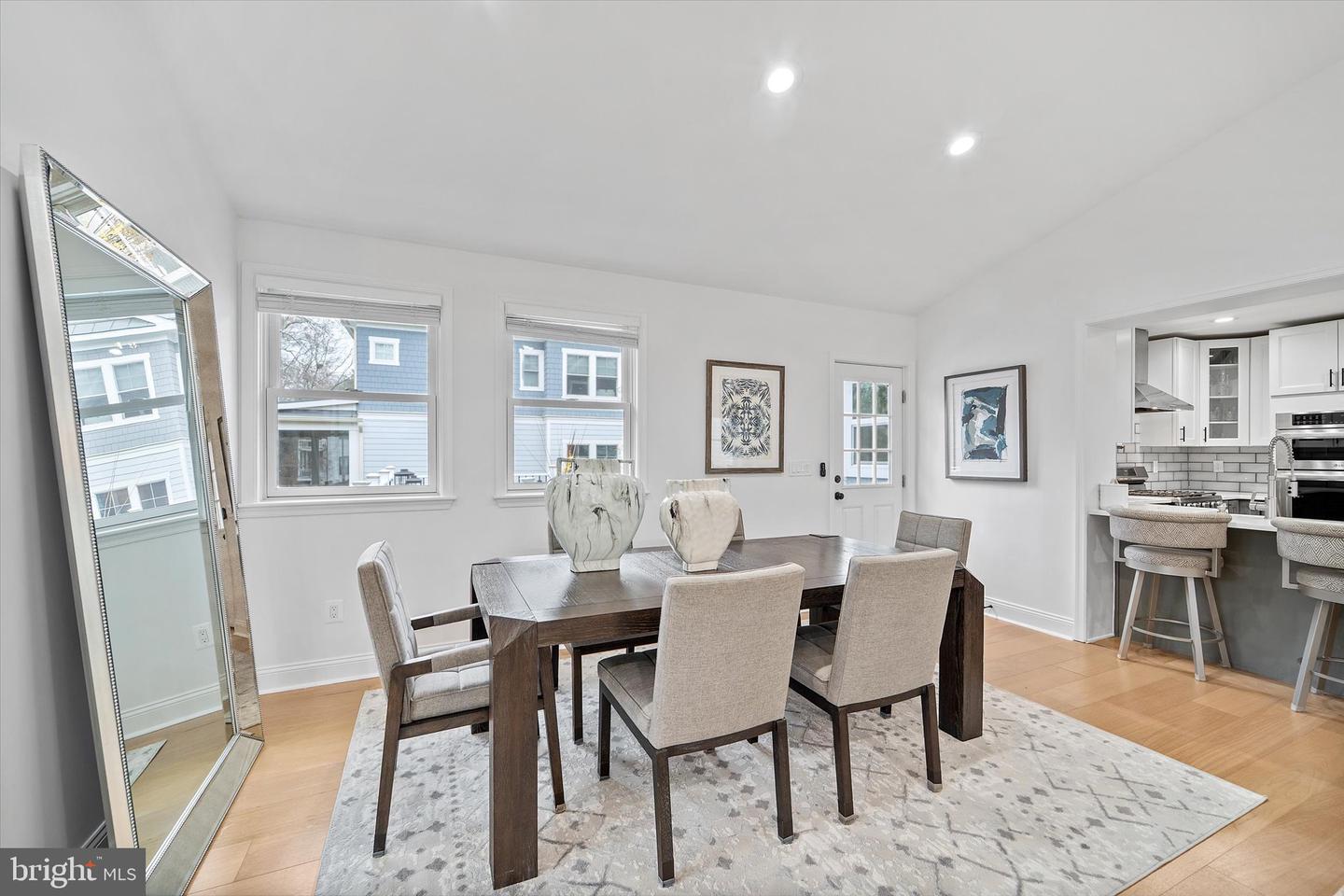 707 MEADOW LN SW, VIENNA, Virginia 22180, 5 Bedrooms Bedrooms, ,4 BathroomsBathrooms,Residential,For sale,707 MEADOW LN SW,VAFX2280020 MLS # VAFX2280020