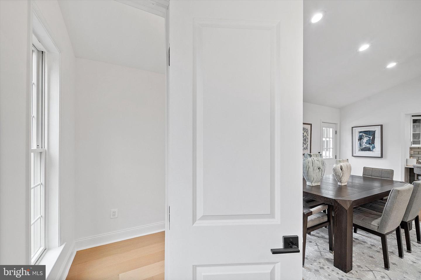 707 MEADOW LN SW, VIENNA, Virginia 22180, 5 Bedrooms Bedrooms, ,4 BathroomsBathrooms,Residential,For sale,707 MEADOW LN SW,VAFX2280020 MLS # VAFX2280020