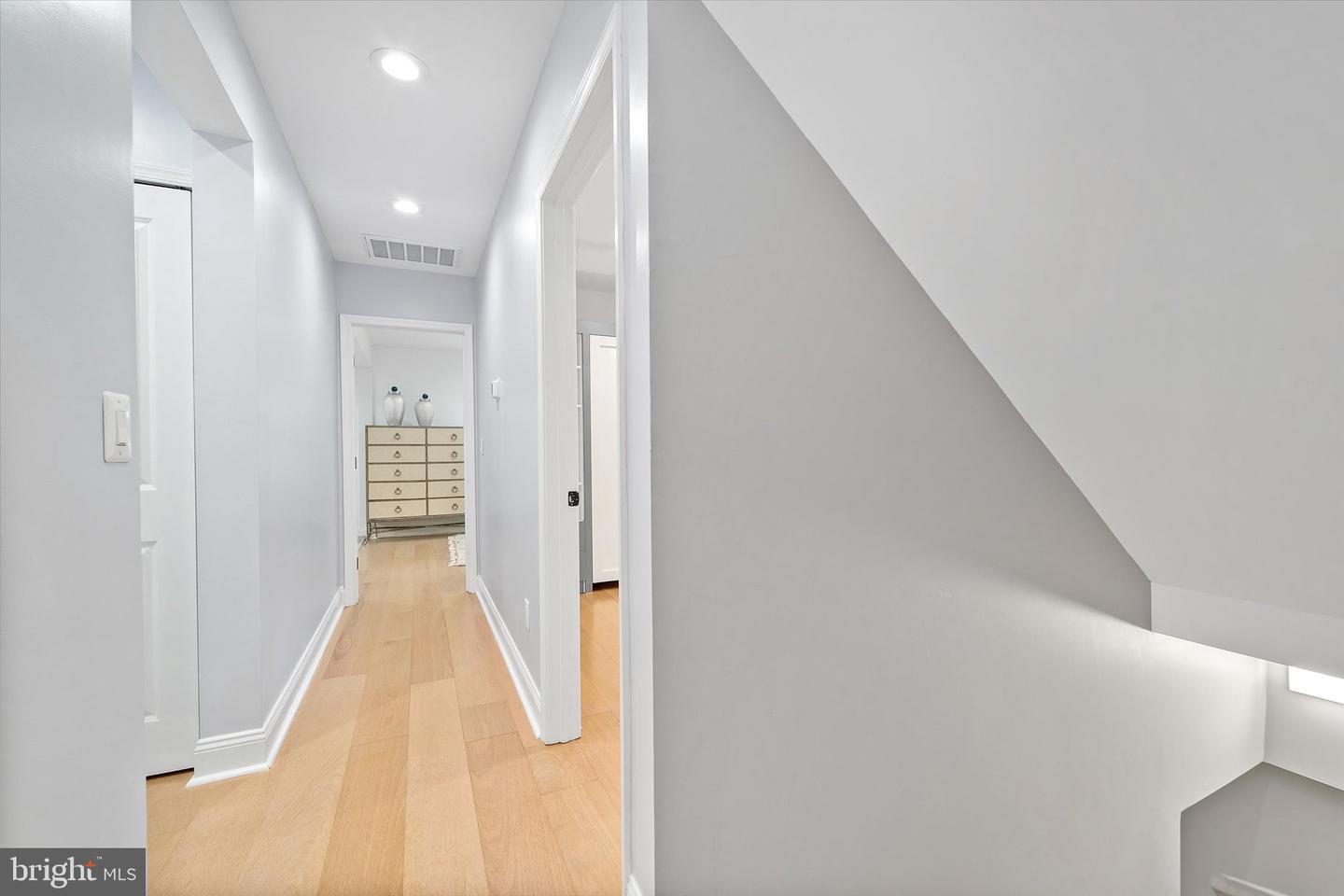 707 MEADOW LN SW, VIENNA, Virginia 22180, 5 Bedrooms Bedrooms, ,4 BathroomsBathrooms,Residential,For sale,707 MEADOW LN SW,VAFX2280020 MLS # VAFX2280020