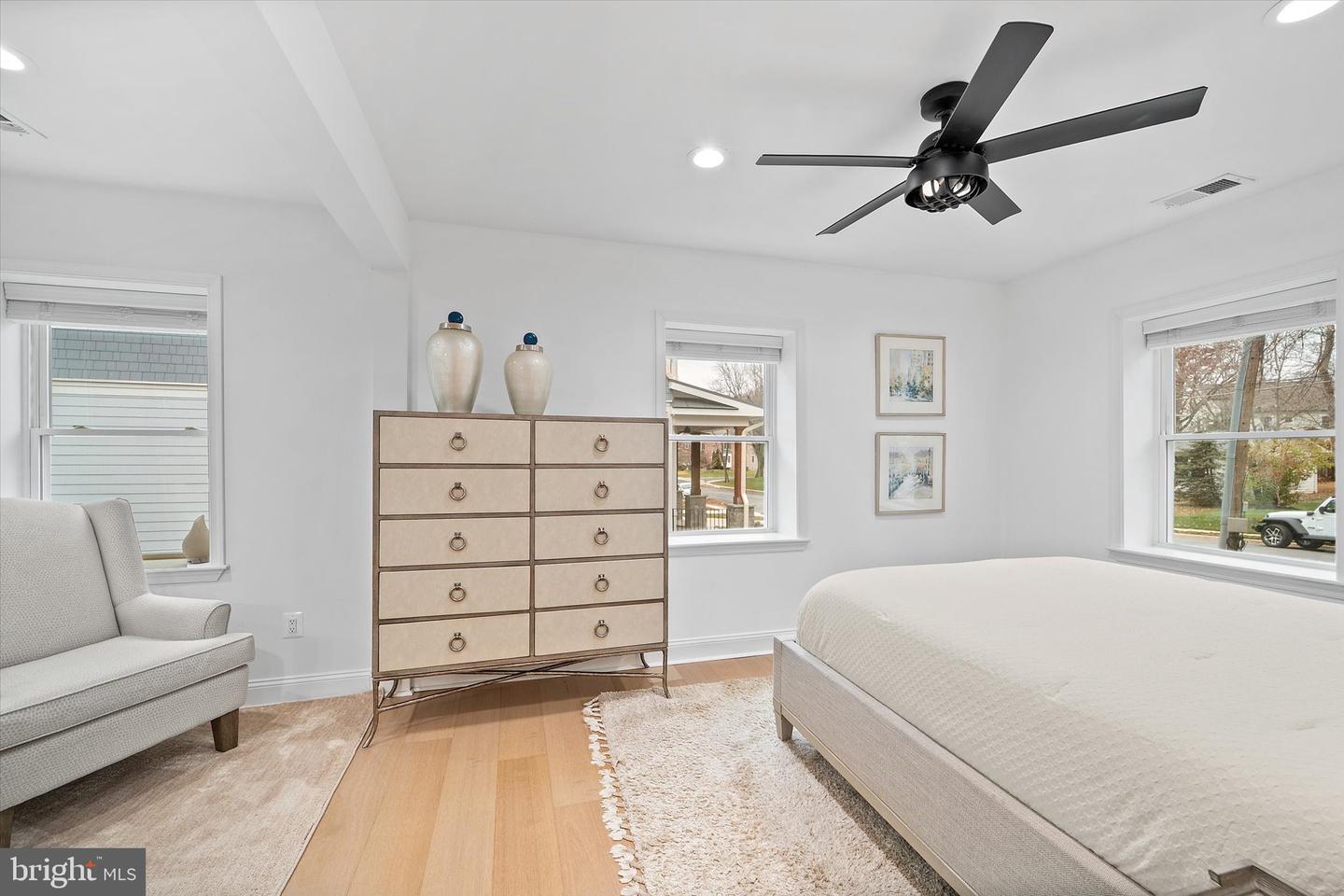 707 MEADOW LN SW, VIENNA, Virginia 22180, 5 Bedrooms Bedrooms, ,4 BathroomsBathrooms,Residential,For sale,707 MEADOW LN SW,VAFX2280020 MLS # VAFX2280020