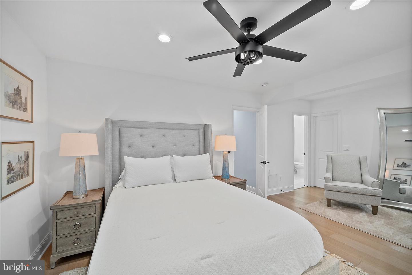 707 MEADOW LN SW, VIENNA, Virginia 22180, 5 Bedrooms Bedrooms, ,4 BathroomsBathrooms,Residential,For sale,707 MEADOW LN SW,VAFX2280020 MLS # VAFX2280020