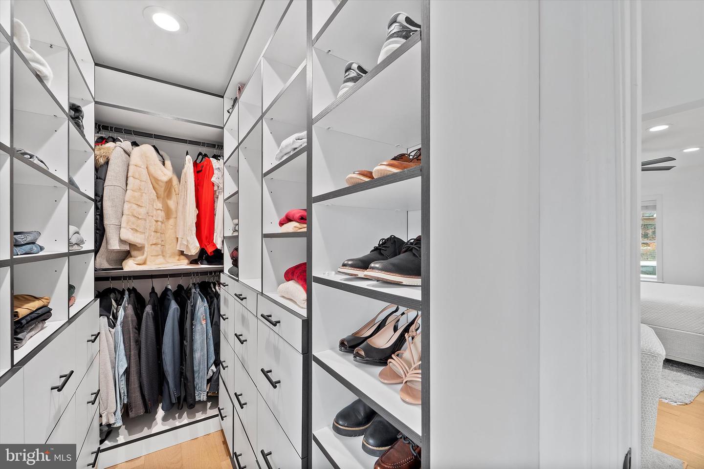 707 MEADOW LN SW, VIENNA, Virginia 22180, 5 Bedrooms Bedrooms, ,4 BathroomsBathrooms,Residential,For sale,707 MEADOW LN SW,VAFX2280020 MLS # VAFX2280020