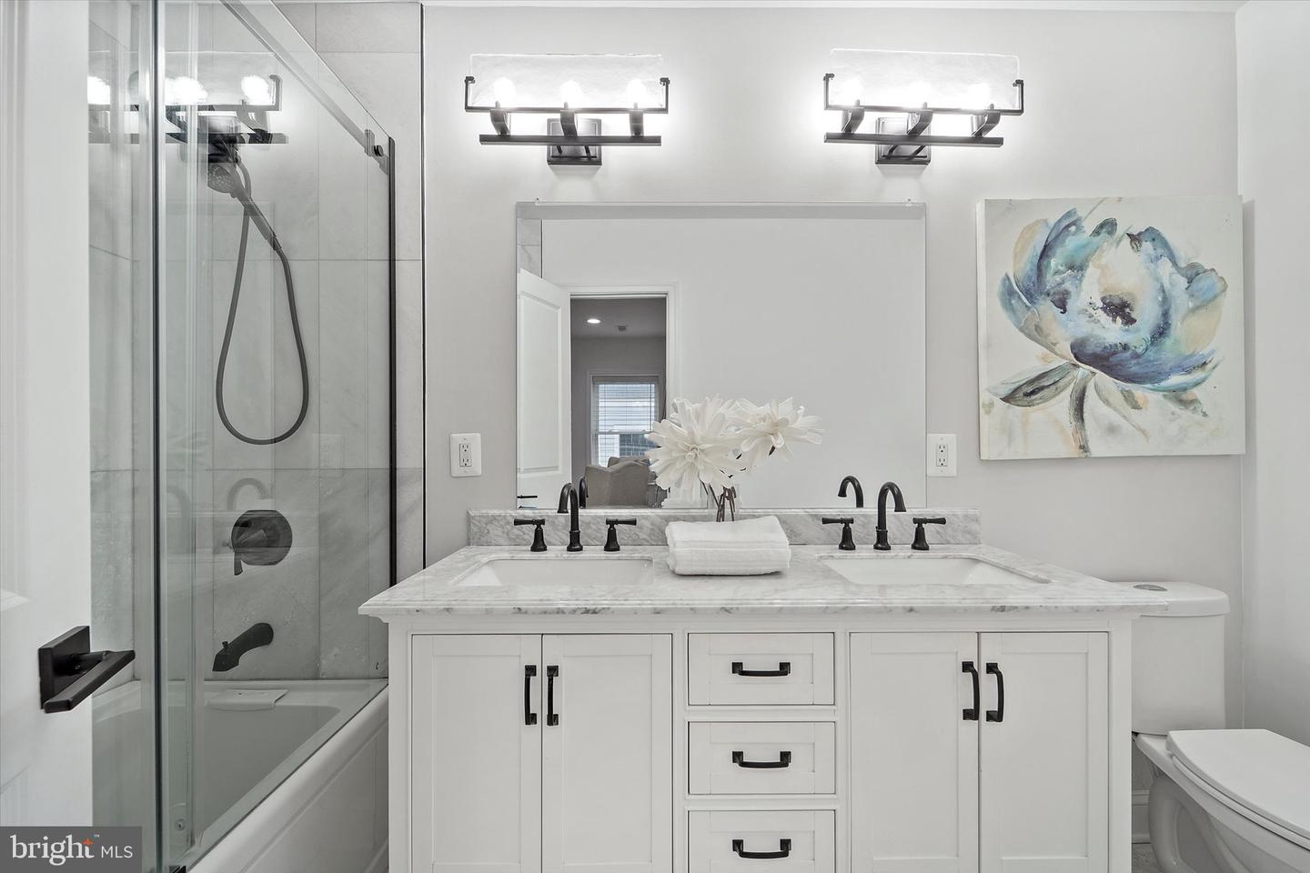 707 MEADOW LN SW, VIENNA, Virginia 22180, 5 Bedrooms Bedrooms, ,4 BathroomsBathrooms,Residential,For sale,707 MEADOW LN SW,VAFX2280020 MLS # VAFX2280020