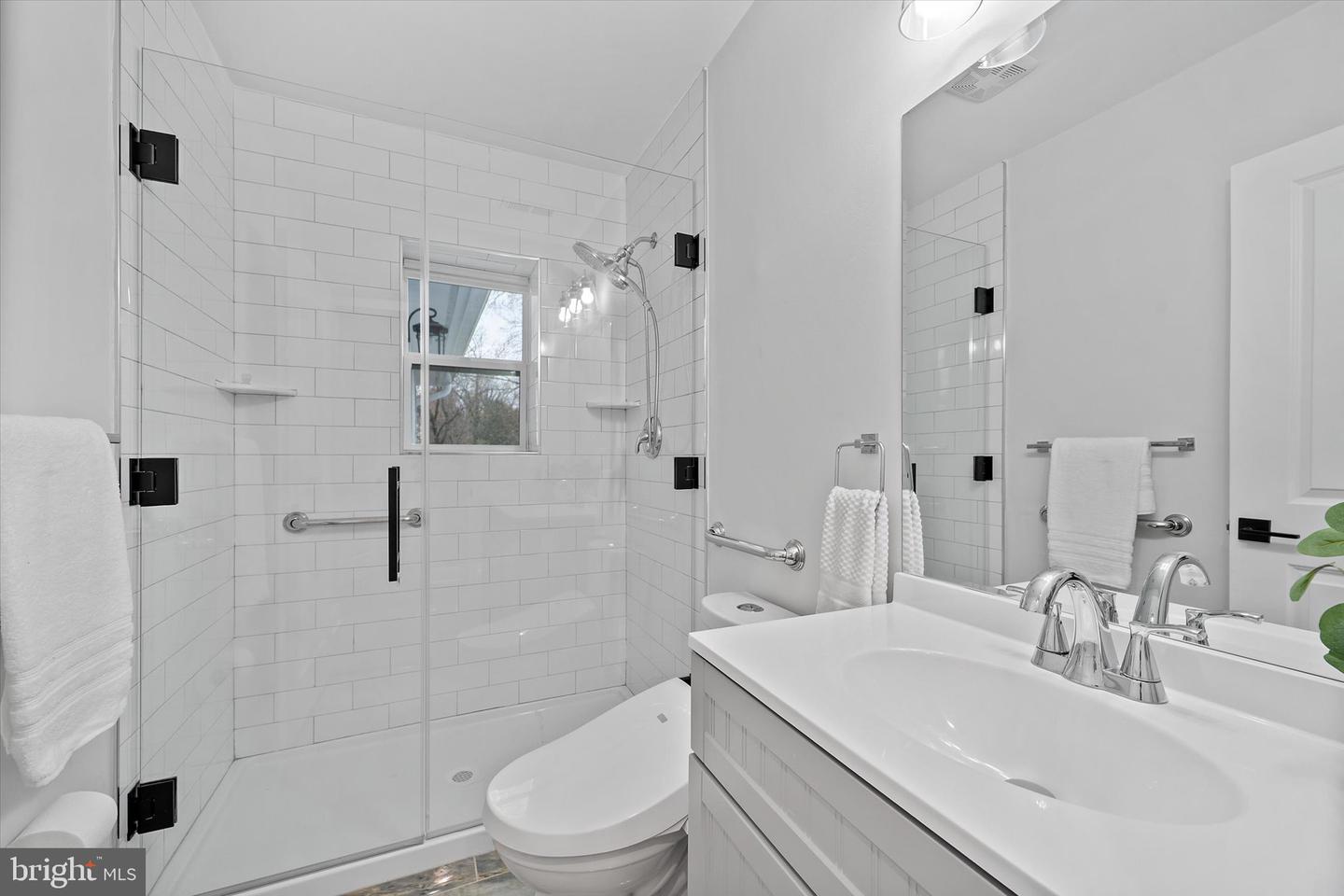 707 MEADOW LN SW, VIENNA, Virginia 22180, 5 Bedrooms Bedrooms, ,4 BathroomsBathrooms,Residential,For sale,707 MEADOW LN SW,VAFX2280020 MLS # VAFX2280020