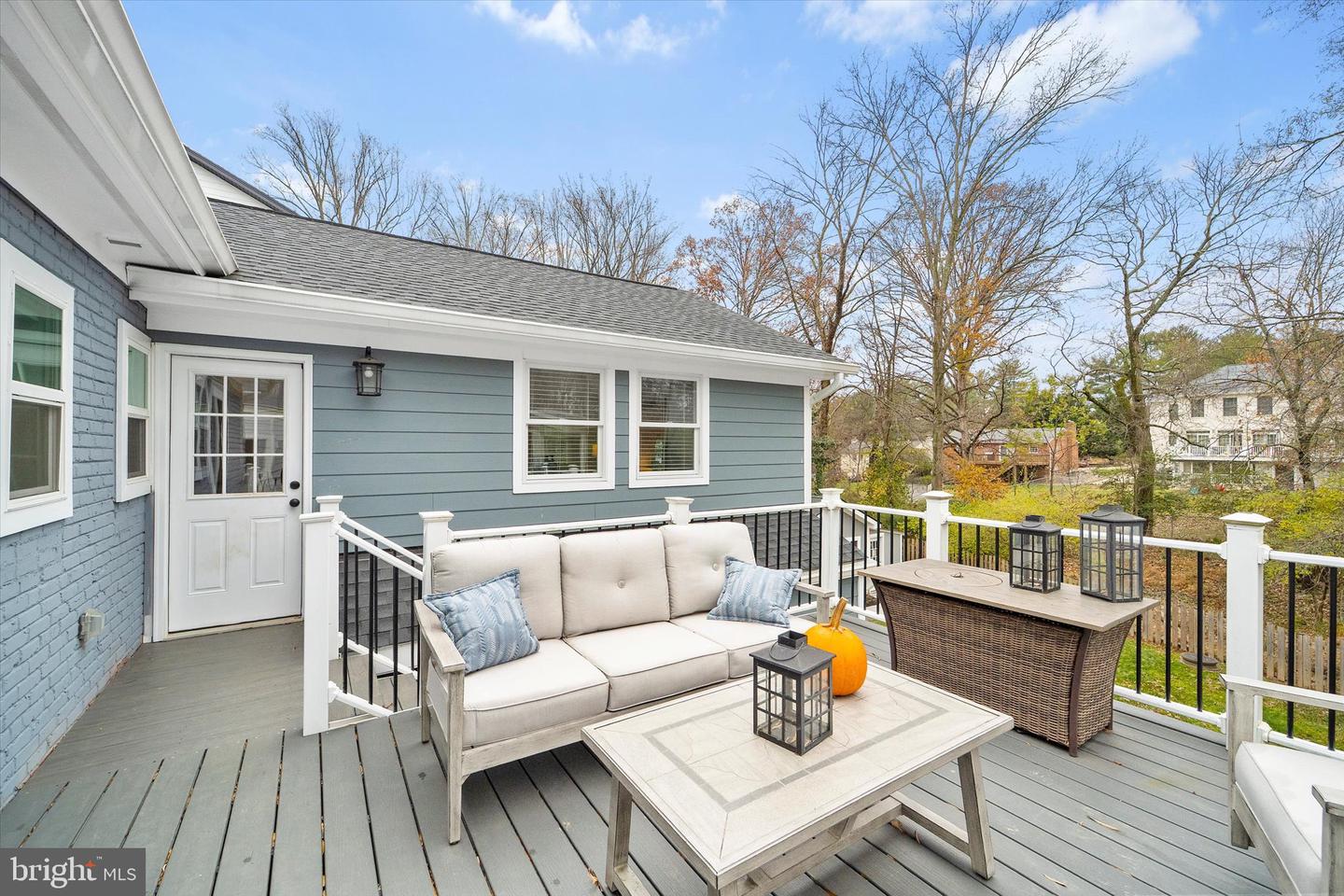 707 MEADOW LN SW, VIENNA, Virginia 22180, 5 Bedrooms Bedrooms, ,4 BathroomsBathrooms,Residential,For sale,707 MEADOW LN SW,VAFX2280020 MLS # VAFX2280020