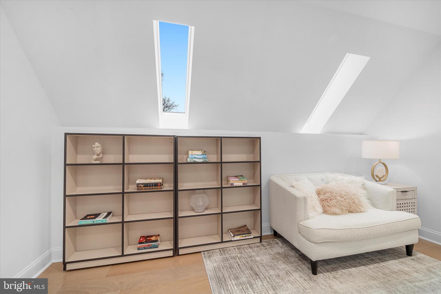 707 MEADOW LN SW, VIENNA, Virginia 22180, 5 Bedrooms Bedrooms, ,4 BathroomsBathrooms,Residential,For sale,707 MEADOW LN SW,VAFX2280020 MLS # VAFX2280020