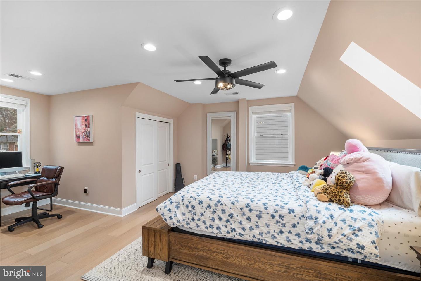 707 MEADOW LN SW, VIENNA, Virginia 22180, 5 Bedrooms Bedrooms, ,4 BathroomsBathrooms,Residential,For sale,707 MEADOW LN SW,VAFX2280020 MLS # VAFX2280020