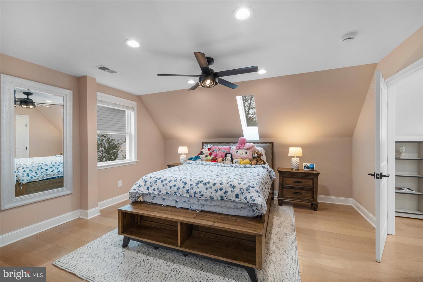 707 MEADOW LN SW, VIENNA, Virginia 22180, 5 Bedrooms Bedrooms, ,4 BathroomsBathrooms,Residential,For sale,707 MEADOW LN SW,VAFX2280020 MLS # VAFX2280020