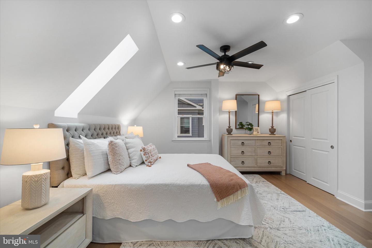 707 MEADOW LN SW, VIENNA, Virginia 22180, 5 Bedrooms Bedrooms, ,4 BathroomsBathrooms,Residential,For sale,707 MEADOW LN SW,VAFX2280020 MLS # VAFX2280020