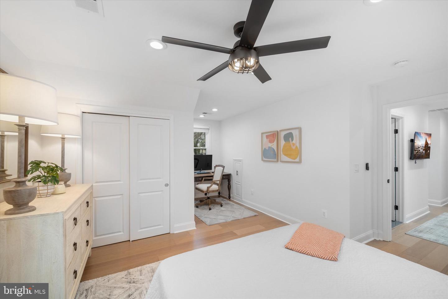 707 MEADOW LN SW, VIENNA, Virginia 22180, 5 Bedrooms Bedrooms, ,4 BathroomsBathrooms,Residential,For sale,707 MEADOW LN SW,VAFX2280020 MLS # VAFX2280020