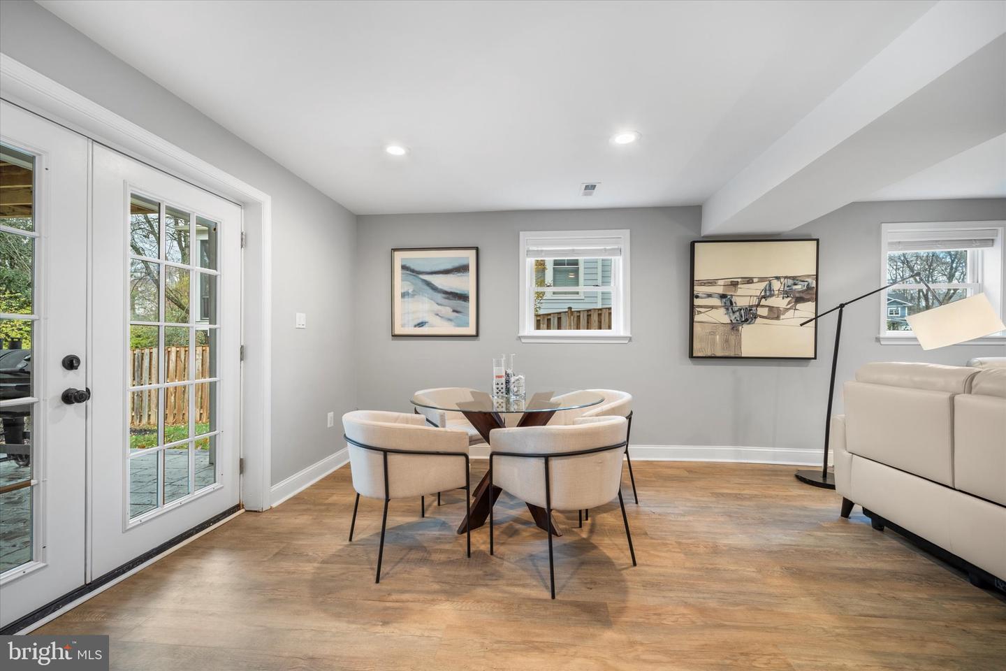 707 MEADOW LN SW, VIENNA, Virginia 22180, 5 Bedrooms Bedrooms, ,4 BathroomsBathrooms,Residential,For sale,707 MEADOW LN SW,VAFX2280020 MLS # VAFX2280020