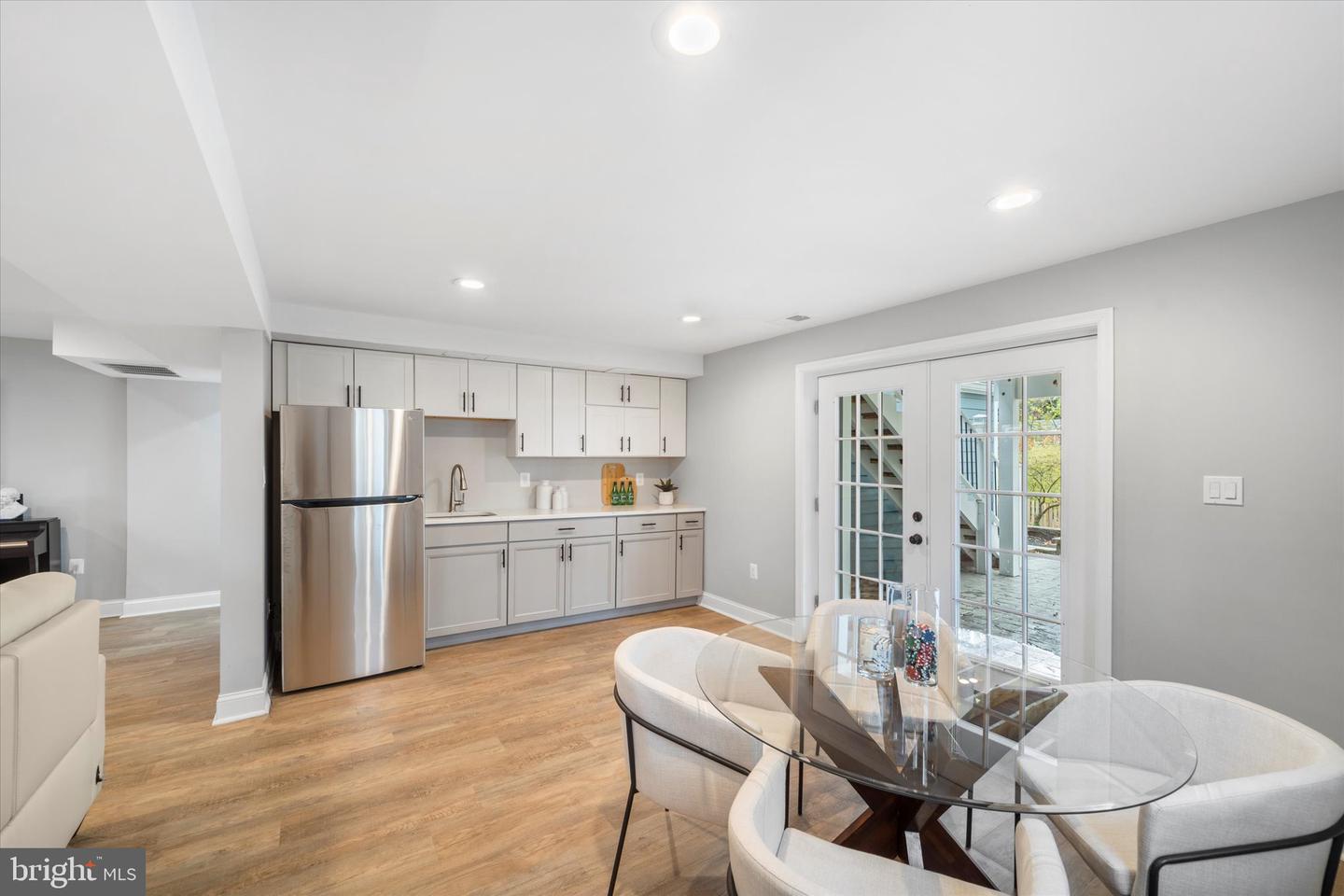 707 MEADOW LN SW, VIENNA, Virginia 22180, 5 Bedrooms Bedrooms, ,4 BathroomsBathrooms,Residential,For sale,707 MEADOW LN SW,VAFX2280020 MLS # VAFX2280020