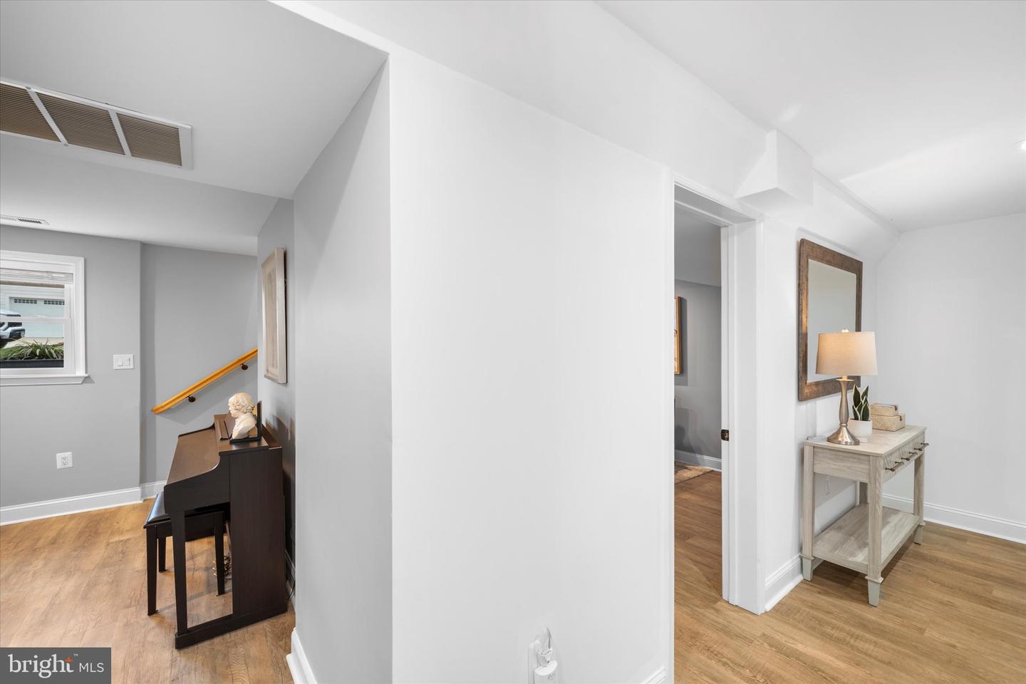 707 MEADOW LN SW, VIENNA, Virginia 22180, 5 Bedrooms Bedrooms, ,4 BathroomsBathrooms,Residential,For sale,707 MEADOW LN SW,VAFX2280020 MLS # VAFX2280020