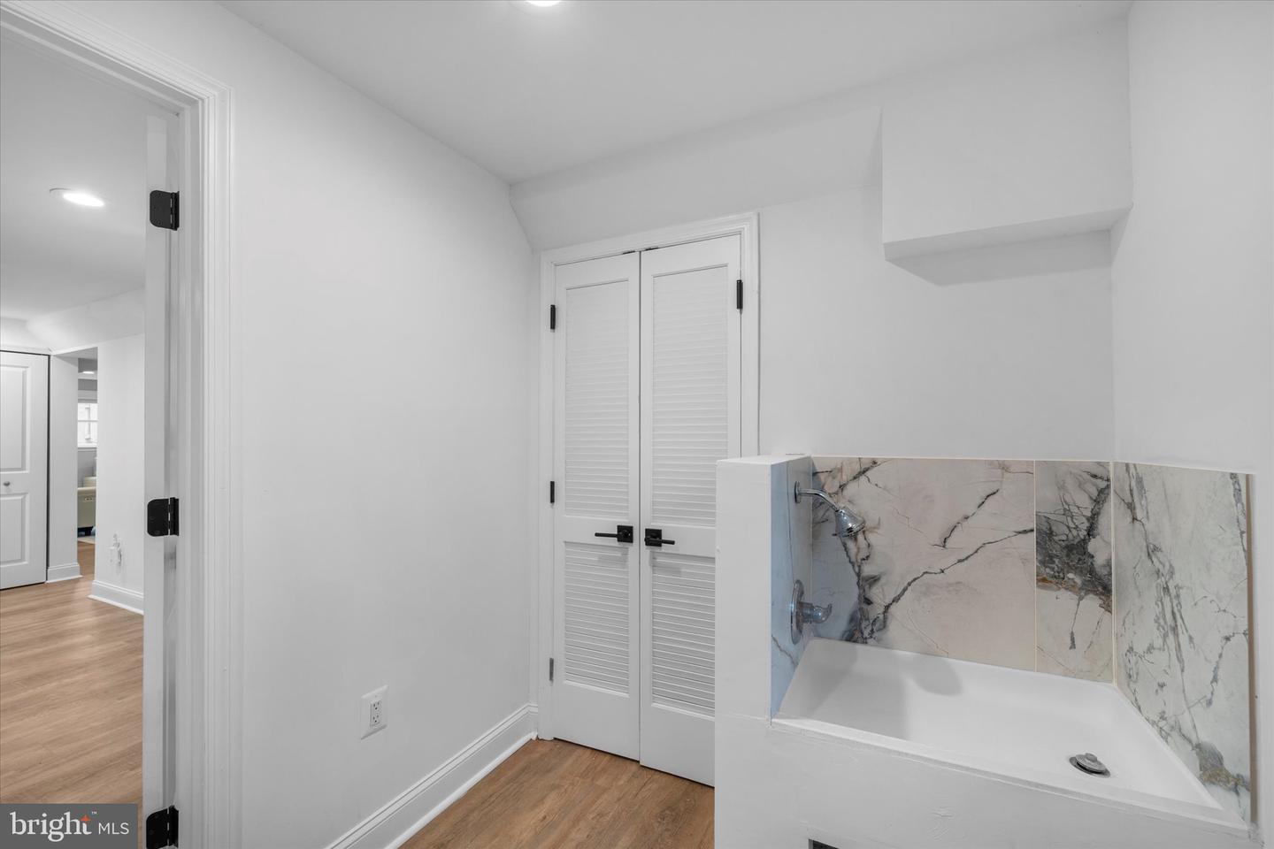 707 MEADOW LN SW, VIENNA, Virginia 22180, 5 Bedrooms Bedrooms, ,4 BathroomsBathrooms,Residential,For sale,707 MEADOW LN SW,VAFX2280020 MLS # VAFX2280020