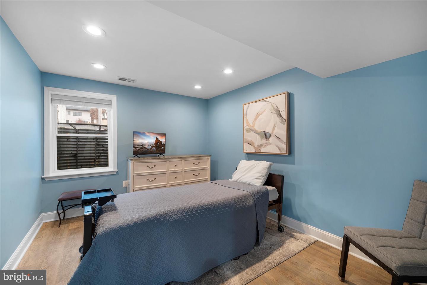 707 MEADOW LN SW, VIENNA, Virginia 22180, 5 Bedrooms Bedrooms, ,4 BathroomsBathrooms,Residential,For sale,707 MEADOW LN SW,VAFX2280020 MLS # VAFX2280020