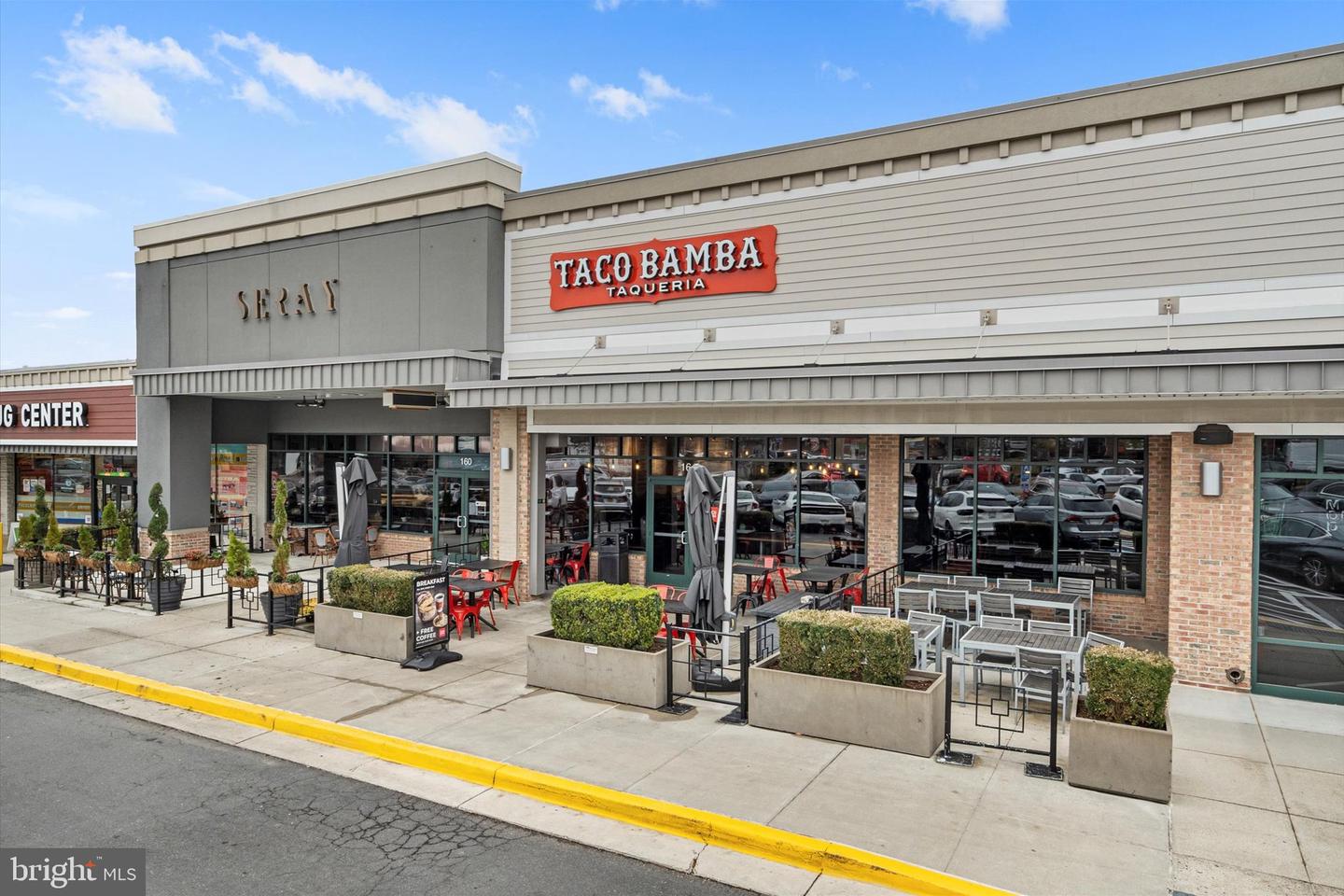 707 MEADOW LN SW, VIENNA, Virginia 22180, 5 Bedrooms Bedrooms, ,4 BathroomsBathrooms,Residential,For sale,707 MEADOW LN SW,VAFX2280020 MLS # VAFX2280020