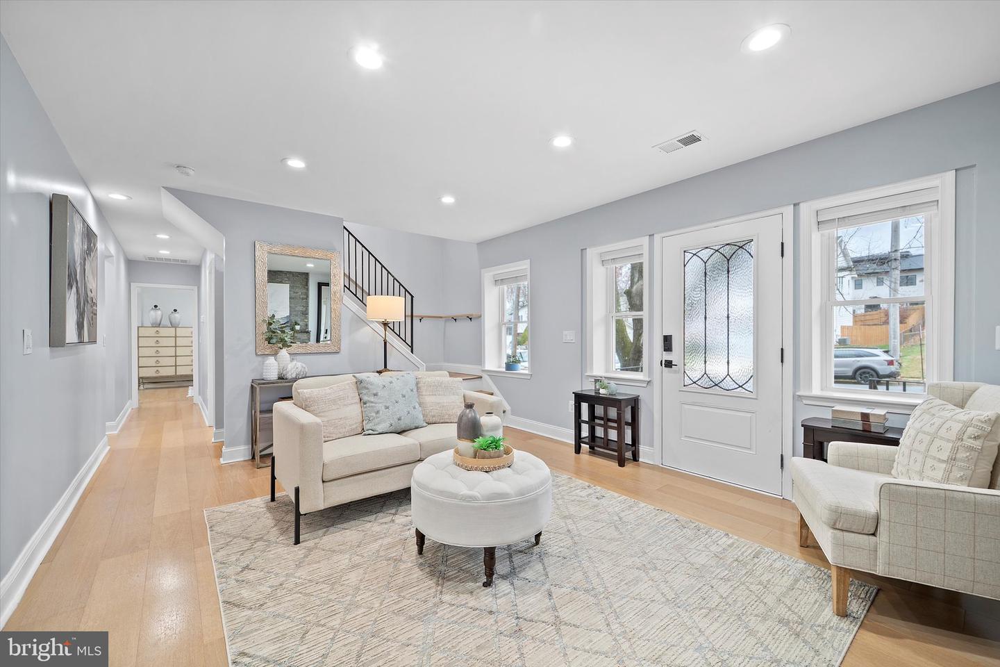 707 MEADOW LN SW, VIENNA, Virginia 22180, 5 Bedrooms Bedrooms, ,4 BathroomsBathrooms,Residential,For sale,707 MEADOW LN SW,VAFX2280020 MLS # VAFX2280020