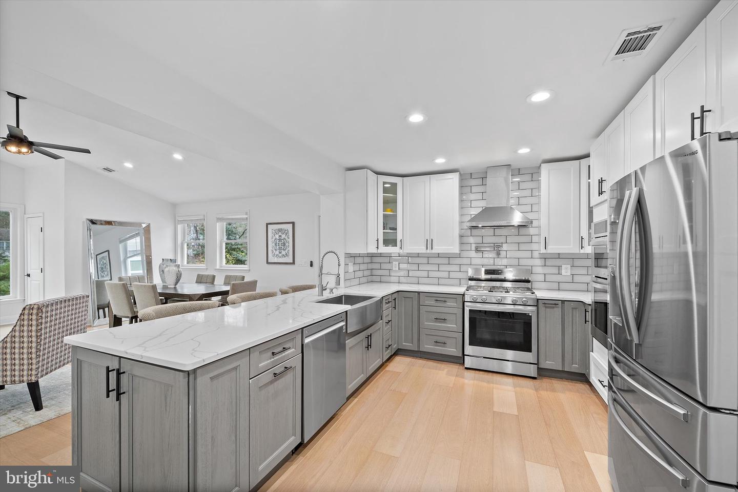 707 MEADOW LN SW, VIENNA, Virginia 22180, 5 Bedrooms Bedrooms, ,4 BathroomsBathrooms,Residential,For sale,707 MEADOW LN SW,VAFX2280020 MLS # VAFX2280020