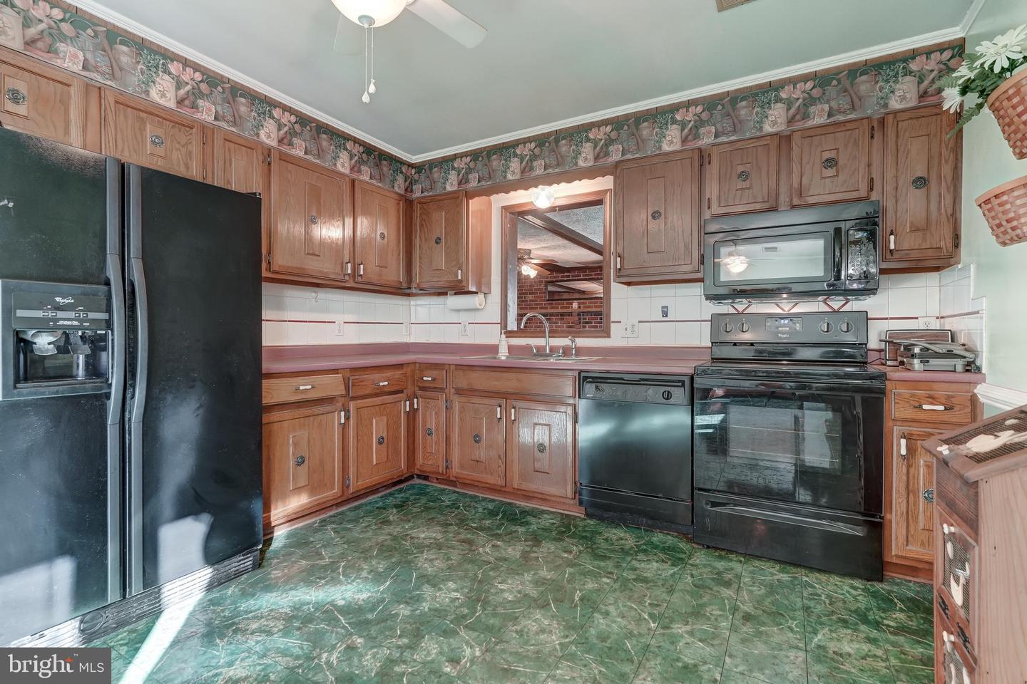 209 WALNUT WOODS DR, LOUISA, Virginia 23093, 4 Bedrooms Bedrooms, 12 Rooms Rooms,3 BathroomsBathrooms,Residential,For sale,209 WALNUT WOODS DR,VALA2008934 MLS # VALA2008934