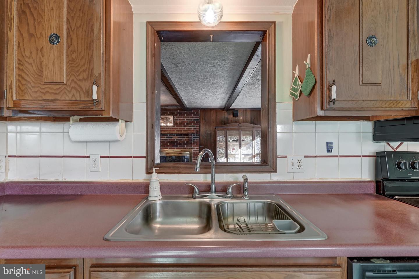 209 WALNUT WOODS DR, LOUISA, Virginia 23093, 4 Bedrooms Bedrooms, 12 Rooms Rooms,3 BathroomsBathrooms,Residential,For sale,209 WALNUT WOODS DR,VALA2008934 MLS # VALA2008934