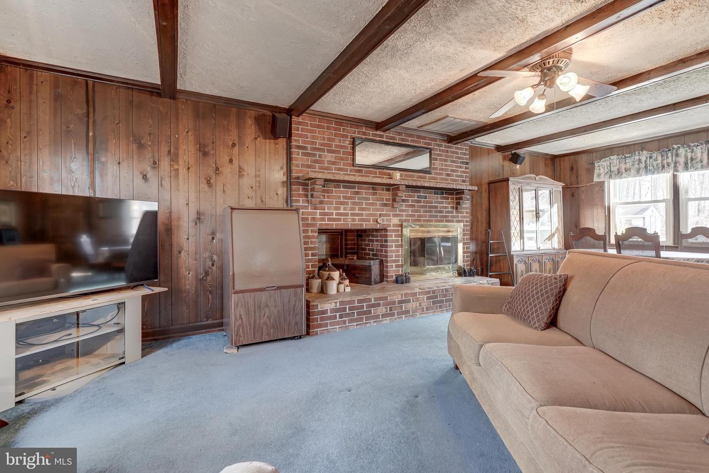 209 WALNUT WOODS DR, LOUISA, Virginia 23093, 4 Bedrooms Bedrooms, 12 Rooms Rooms,3 BathroomsBathrooms,Residential,For sale,209 WALNUT WOODS DR,VALA2008934 MLS # VALA2008934