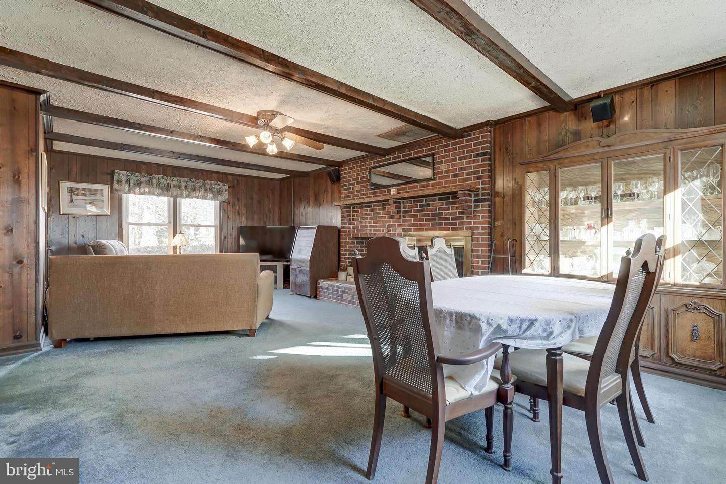 209 WALNUT WOODS DR, LOUISA, Virginia 23093, 4 Bedrooms Bedrooms, 12 Rooms Rooms,3 BathroomsBathrooms,Residential,For sale,209 WALNUT WOODS DR,VALA2008934 MLS # VALA2008934