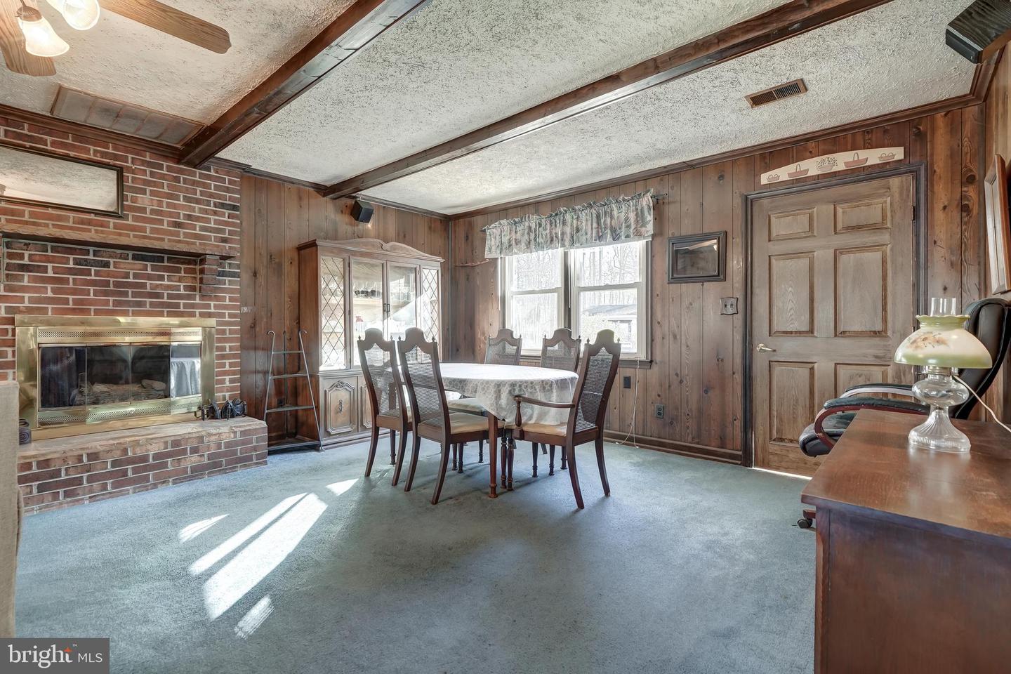 209 WALNUT WOODS DR, LOUISA, Virginia 23093, 4 Bedrooms Bedrooms, 12 Rooms Rooms,3 BathroomsBathrooms,Residential,For sale,209 WALNUT WOODS DR,VALA2008934 MLS # VALA2008934