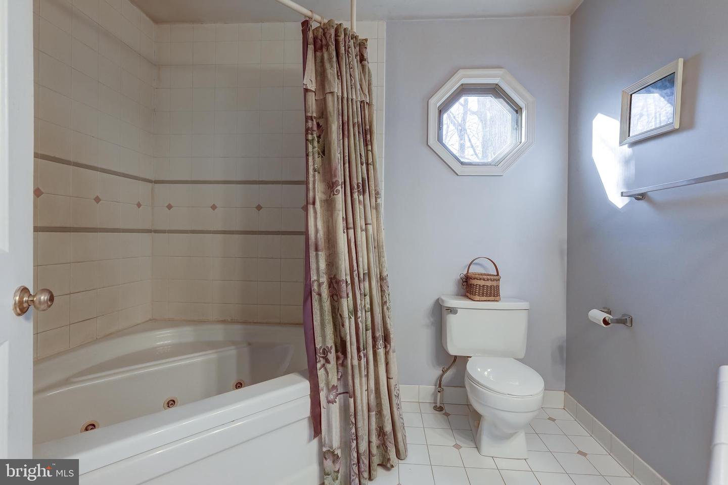 209 WALNUT WOODS DR, LOUISA, Virginia 23093, 4 Bedrooms Bedrooms, 12 Rooms Rooms,3 BathroomsBathrooms,Residential,For sale,209 WALNUT WOODS DR,VALA2008934 MLS # VALA2008934