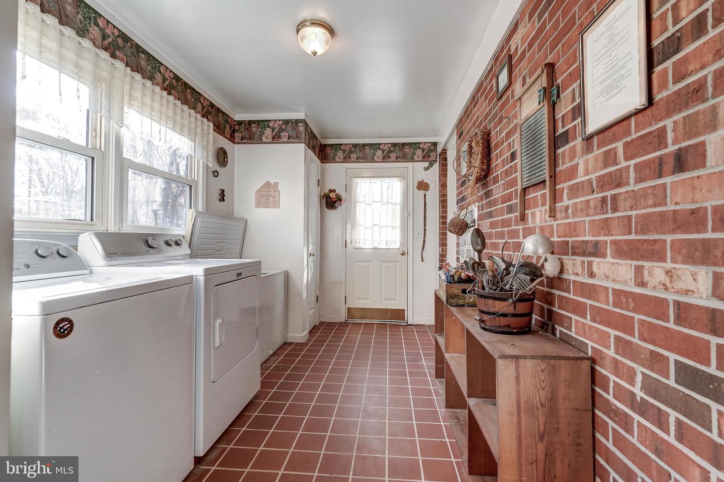 209 WALNUT WOODS DR, LOUISA, Virginia 23093, 4 Bedrooms Bedrooms, 12 Rooms Rooms,3 BathroomsBathrooms,Residential,For sale,209 WALNUT WOODS DR,VALA2008934 MLS # VALA2008934