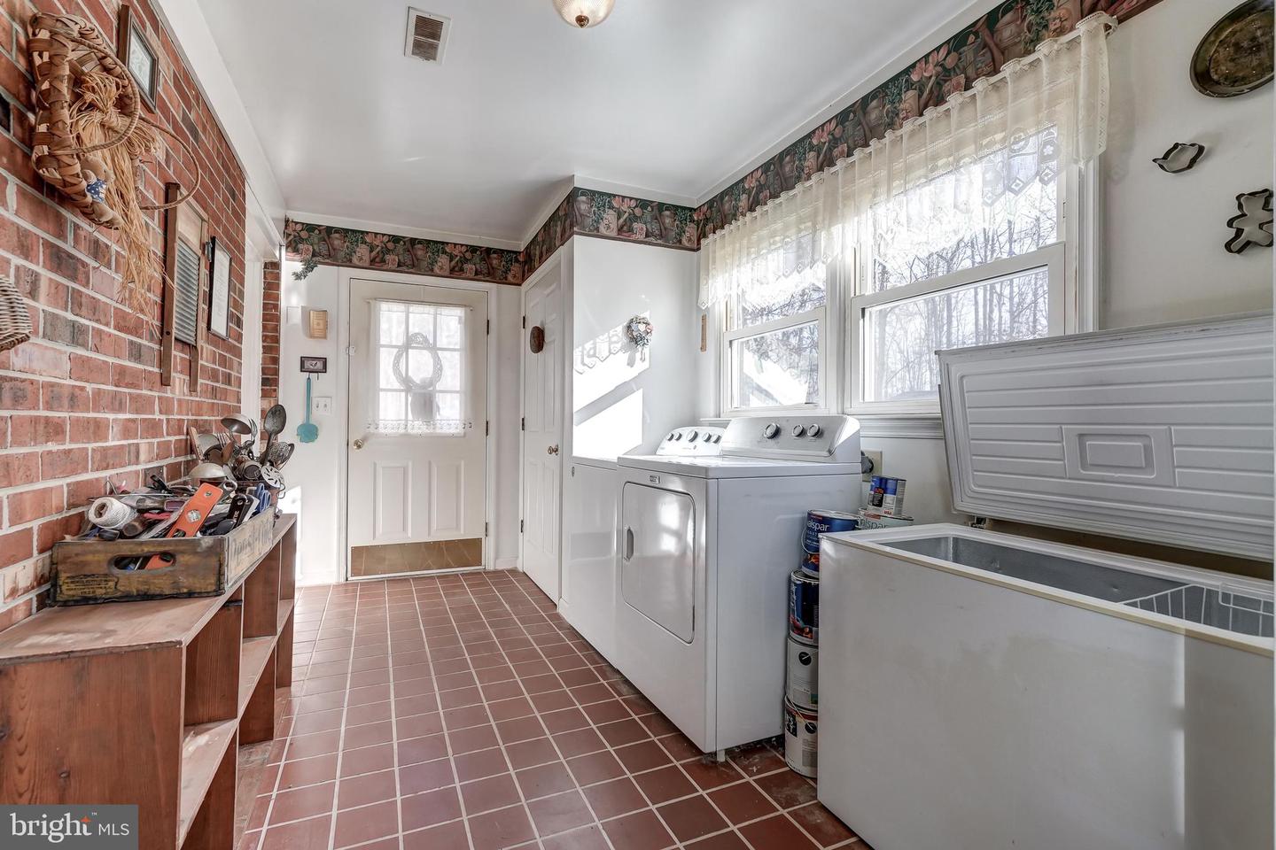 209 WALNUT WOODS DR, LOUISA, Virginia 23093, 4 Bedrooms Bedrooms, 12 Rooms Rooms,3 BathroomsBathrooms,Residential,For sale,209 WALNUT WOODS DR,VALA2008934 MLS # VALA2008934