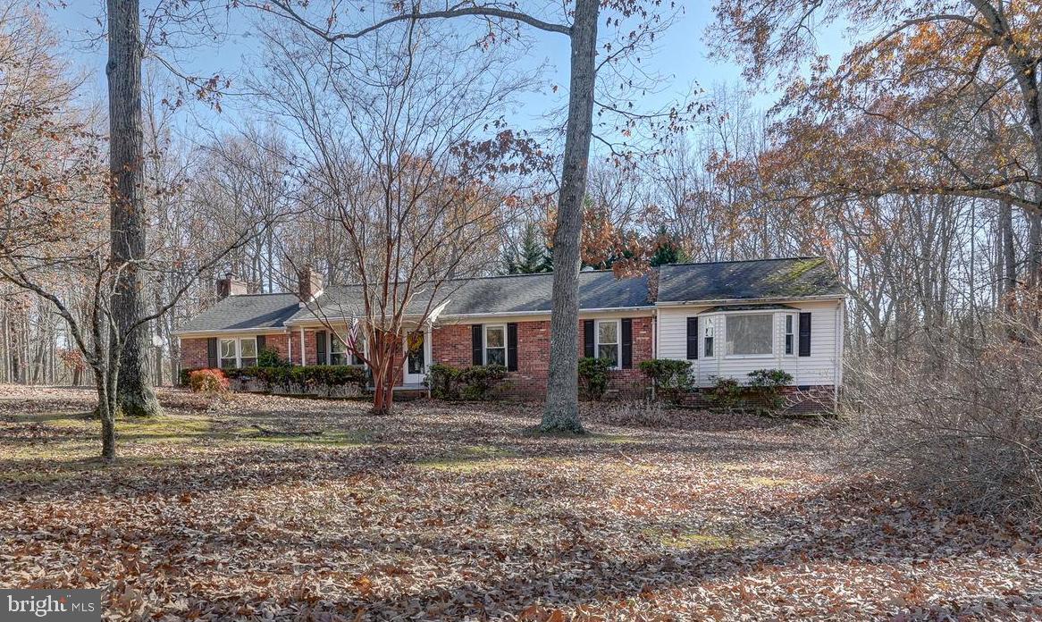 209 WALNUT WOODS DR, LOUISA, Virginia 23093, 4 Bedrooms Bedrooms, 12 Rooms Rooms,3 BathroomsBathrooms,Residential,For sale,209 WALNUT WOODS DR,VALA2008934 MLS # VALA2008934