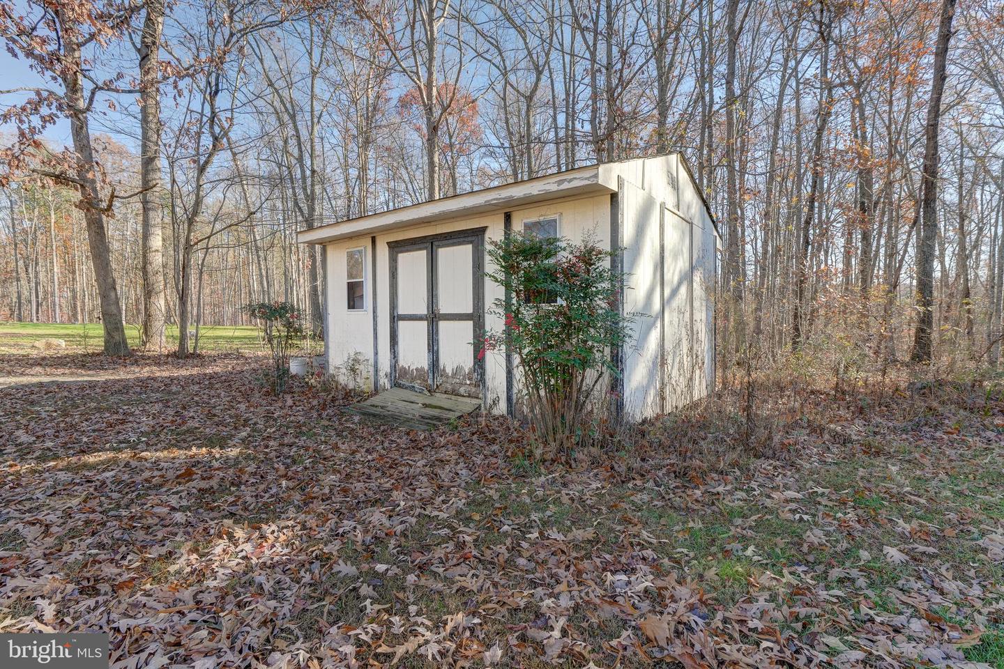 209 WALNUT WOODS DR, LOUISA, Virginia 23093, 4 Bedrooms Bedrooms, 12 Rooms Rooms,3 BathroomsBathrooms,Residential,For sale,209 WALNUT WOODS DR,VALA2008934 MLS # VALA2008934