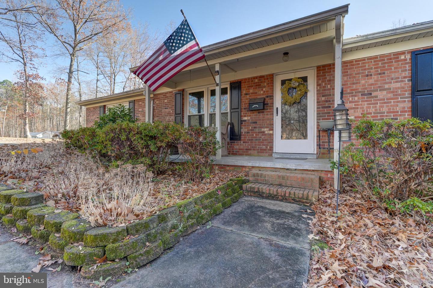 209 WALNUT WOODS DR, LOUISA, Virginia 23093, 4 Bedrooms Bedrooms, 12 Rooms Rooms,3 BathroomsBathrooms,Residential,For sale,209 WALNUT WOODS DR,VALA2008934 MLS # VALA2008934