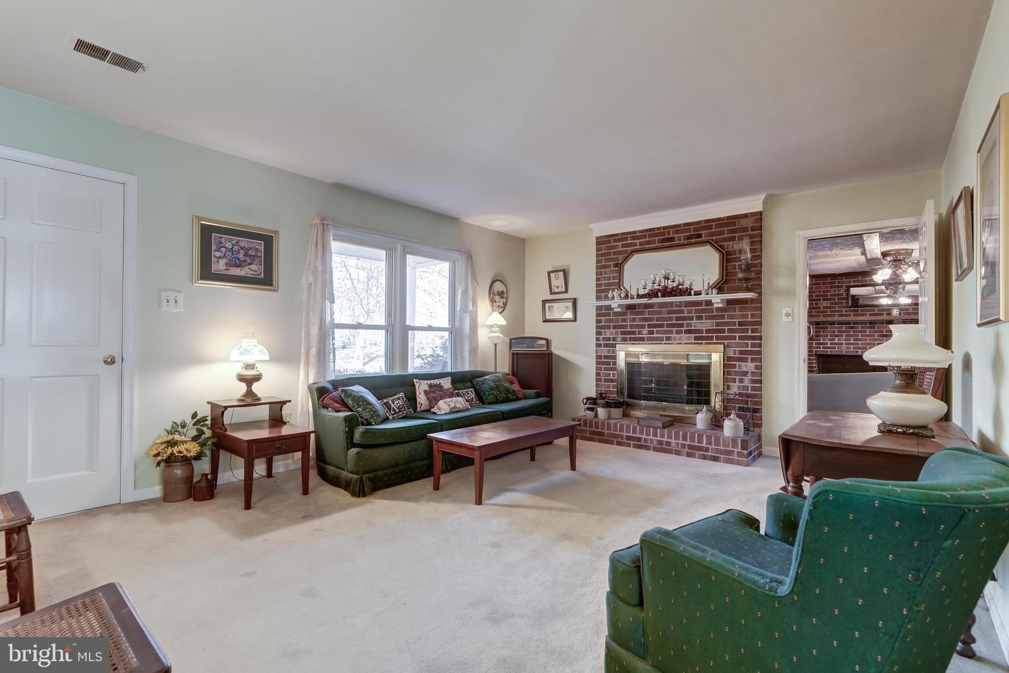 209 WALNUT WOODS DR, LOUISA, Virginia 23093, 4 Bedrooms Bedrooms, 12 Rooms Rooms,3 BathroomsBathrooms,Residential,For sale,209 WALNUT WOODS DR,VALA2008934 MLS # VALA2008934