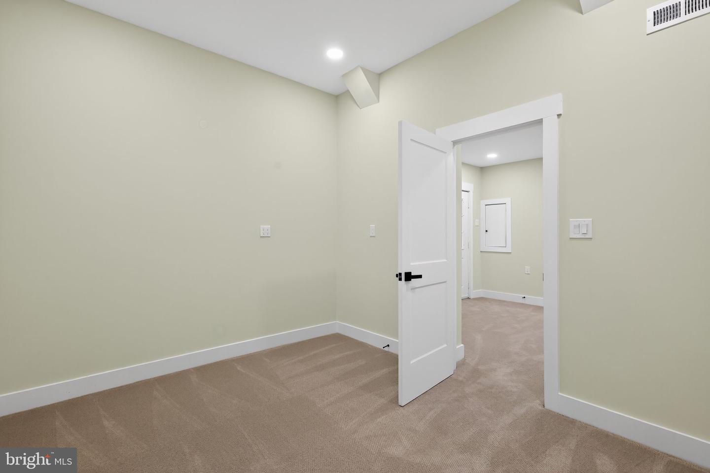 1943 S LOWELL ST, ARLINGTON, Virginia 22204, 2 Bedrooms Bedrooms, ,2 BathroomsBathrooms,Residential,For sale,1943 S LOWELL ST,VAAR2066308 MLS # VAAR2066308 1943 S LOWELL ST, ARLINGTON, Virginia 22204, 2 Bedrooms Bedrooms, ,2 BathroomsBathrooms,Residential,For sale,1943 S LOWELL ST,VAAR2066308 MLS # VAAR2066308