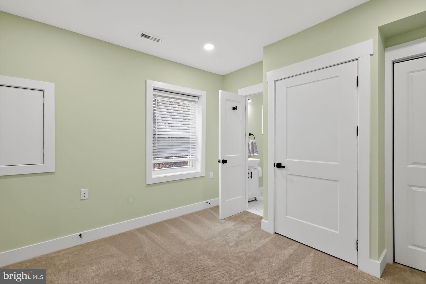 1943 S LOWELL ST, ARLINGTON, Virginia 22204, 2 Bedrooms Bedrooms, ,2 BathroomsBathrooms,Residential,For sale,1943 S LOWELL ST,VAAR2066308 MLS # VAAR2066308 1943 S LOWELL ST, ARLINGTON, Virginia 22204, 2 Bedrooms Bedrooms, ,2 BathroomsBathrooms,Residential,For sale,1943 S LOWELL ST,VAAR2066308 MLS # VAAR2066308