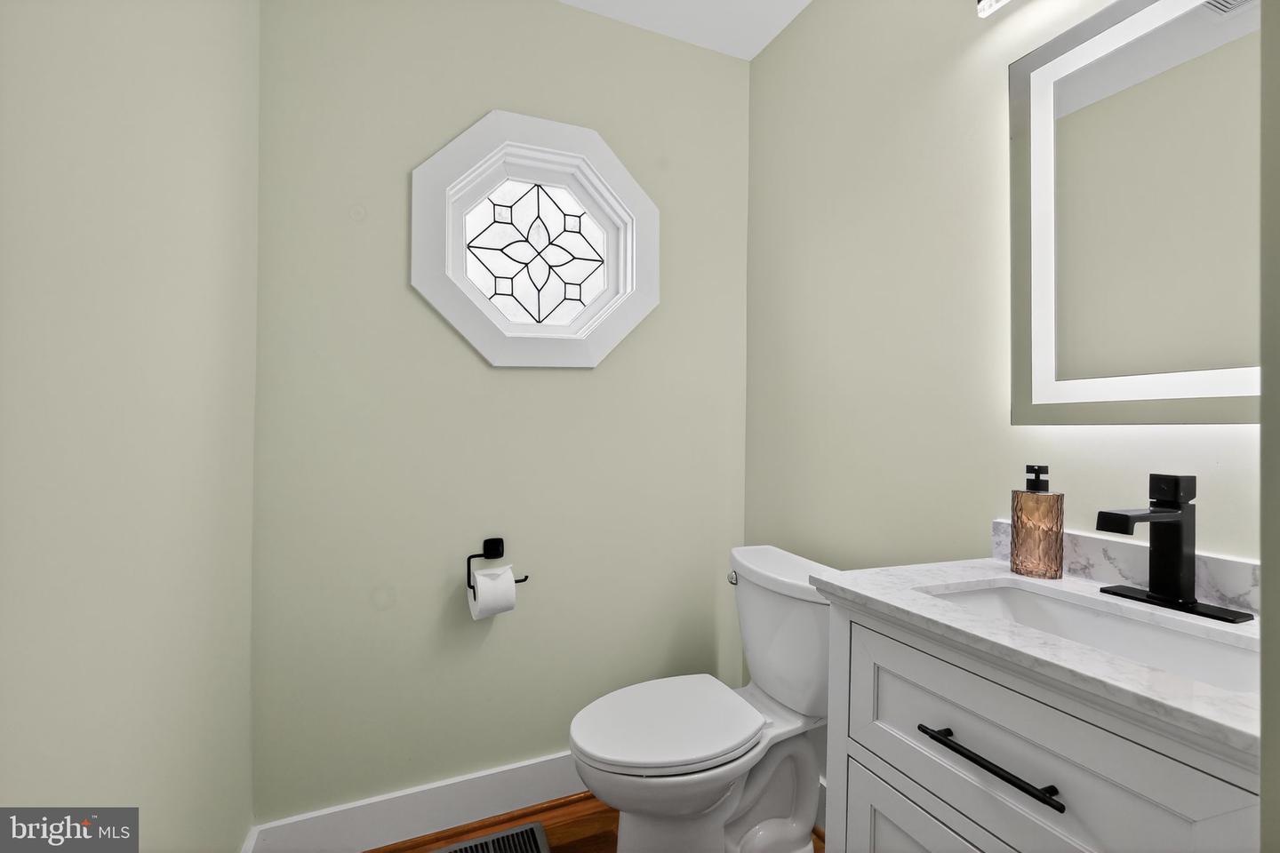 1943 S LOWELL ST, ARLINGTON, Virginia 22204, 2 Bedrooms Bedrooms, ,2 BathroomsBathrooms,Residential,For sale,1943 S LOWELL ST,VAAR2066308 MLS # VAAR2066308 1943 S LOWELL ST, ARLINGTON, Virginia 22204, 2 Bedrooms Bedrooms, ,2 BathroomsBathrooms,Residential,For sale,1943 S LOWELL ST,VAAR2066308 MLS # VAAR2066308