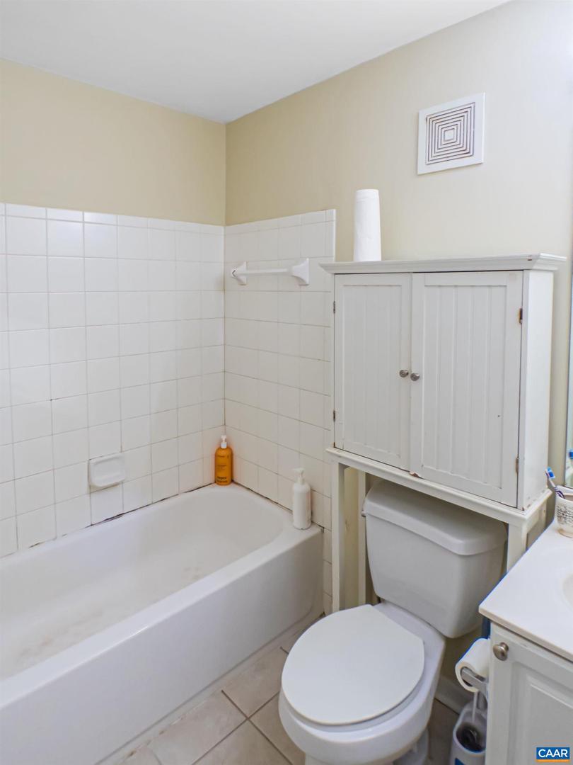 1615 ELMWOOD CT #202, CHARLOTTESVILLE, Virginia 22903, 3 Bedrooms Bedrooms, ,3 BathroomsBathrooms,Residential,For sale,1615 ELMWOOD CT #202,671334 MLS # 671334