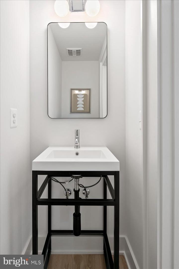 915 N IRVING ST, ARLINGTON, Virginia 22201, 4 Bedrooms Bedrooms, ,4 BathroomsBathrooms,Residential,For sale,915 N IRVING ST,VAAR2066320 MLS # VAAR2066320 915 N IRVING ST, ARLINGTON, Virginia 22201, 4 Bedrooms Bedrooms, ,4 BathroomsBathrooms,Residential,For sale,915 N IRVING ST,VAAR2066320 MLS # VAAR2066320