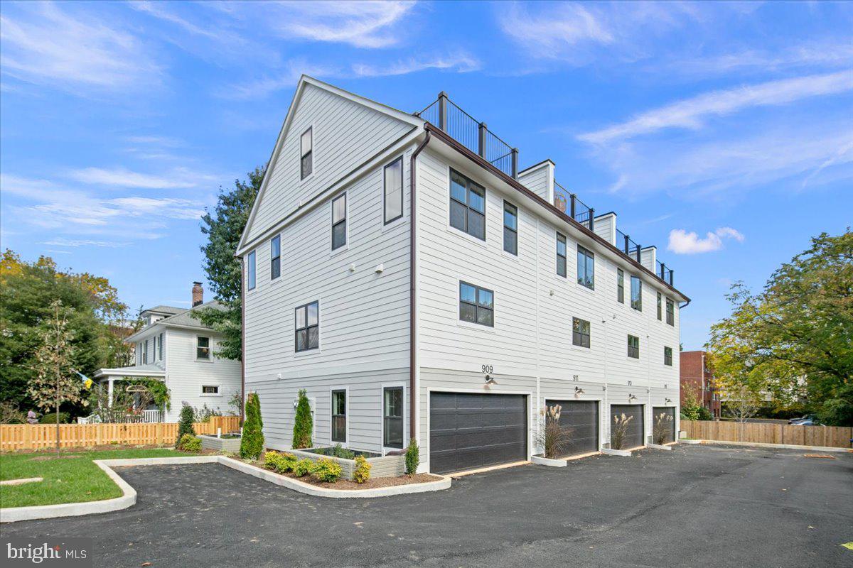 915 N IRVING ST, ARLINGTON, Virginia 22201, 4 Bedrooms Bedrooms, ,4 BathroomsBathrooms,Residential,For sale,915 N IRVING ST,VAAR2066320 MLS # VAAR2066320 915 N IRVING ST, ARLINGTON, Virginia 22201, 4 Bedrooms Bedrooms, ,4 BathroomsBathrooms,Residential,For sale,915 N IRVING ST,VAAR2066320 MLS # VAAR2066320