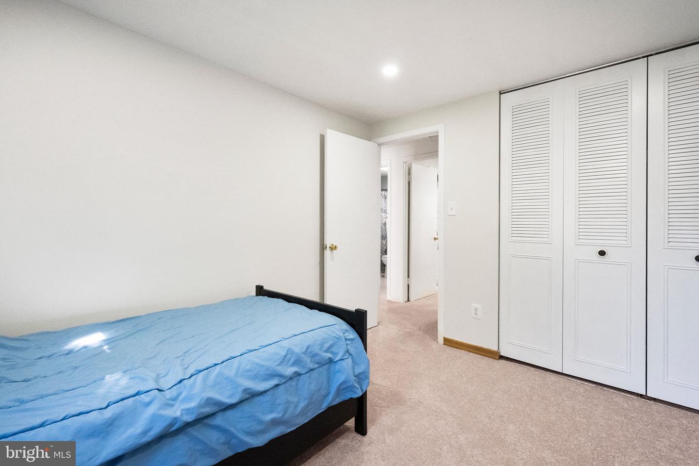 5703 OAK STAKE CT, BURKE, Virginia 22015, 3 Bedrooms Bedrooms, 5 Rooms Rooms,2 BathroomsBathrooms,Residential,For sale,5703 OAK STAKE CT,VAFX2280086 MLS # VAFX2280086