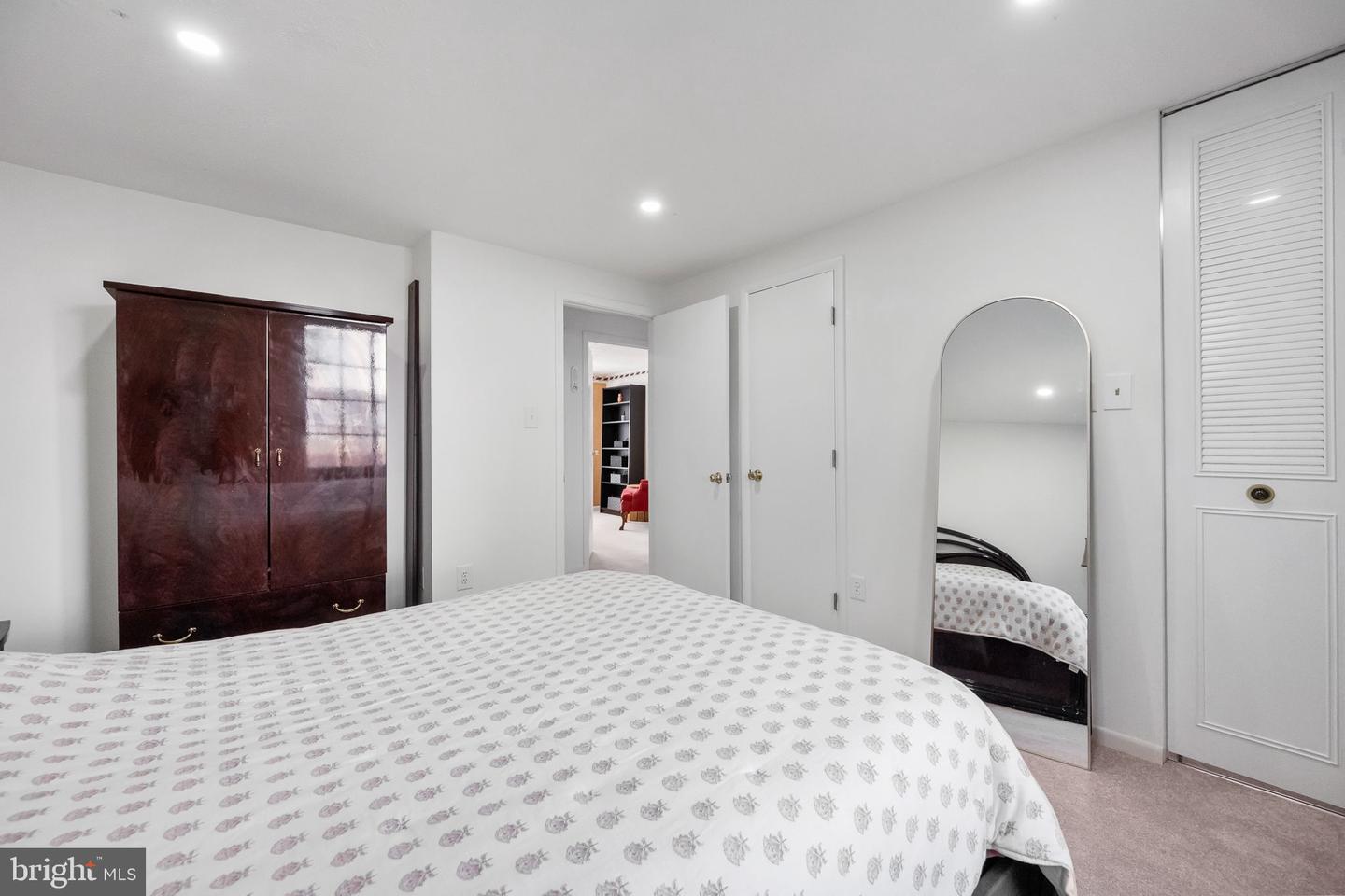 5703 OAK STAKE CT, BURKE, Virginia 22015, 3 Bedrooms Bedrooms, 5 Rooms Rooms,2 BathroomsBathrooms,Residential,For sale,5703 OAK STAKE CT,VAFX2280086 MLS # VAFX2280086