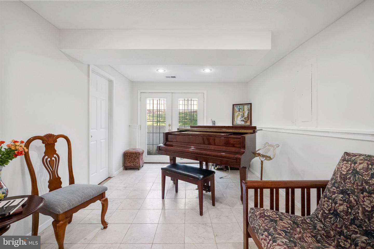 5703 OAK STAKE CT, BURKE, Virginia 22015, 3 Bedrooms Bedrooms, 5 Rooms Rooms,2 BathroomsBathrooms,Residential,For sale,5703 OAK STAKE CT,VAFX2280086 MLS # VAFX2280086