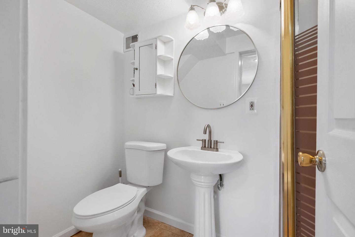 5703 OAK STAKE CT, BURKE, Virginia 22015, 3 Bedrooms Bedrooms, 5 Rooms Rooms,2 BathroomsBathrooms,Residential,For sale,5703 OAK STAKE CT,VAFX2280086 MLS # VAFX2280086