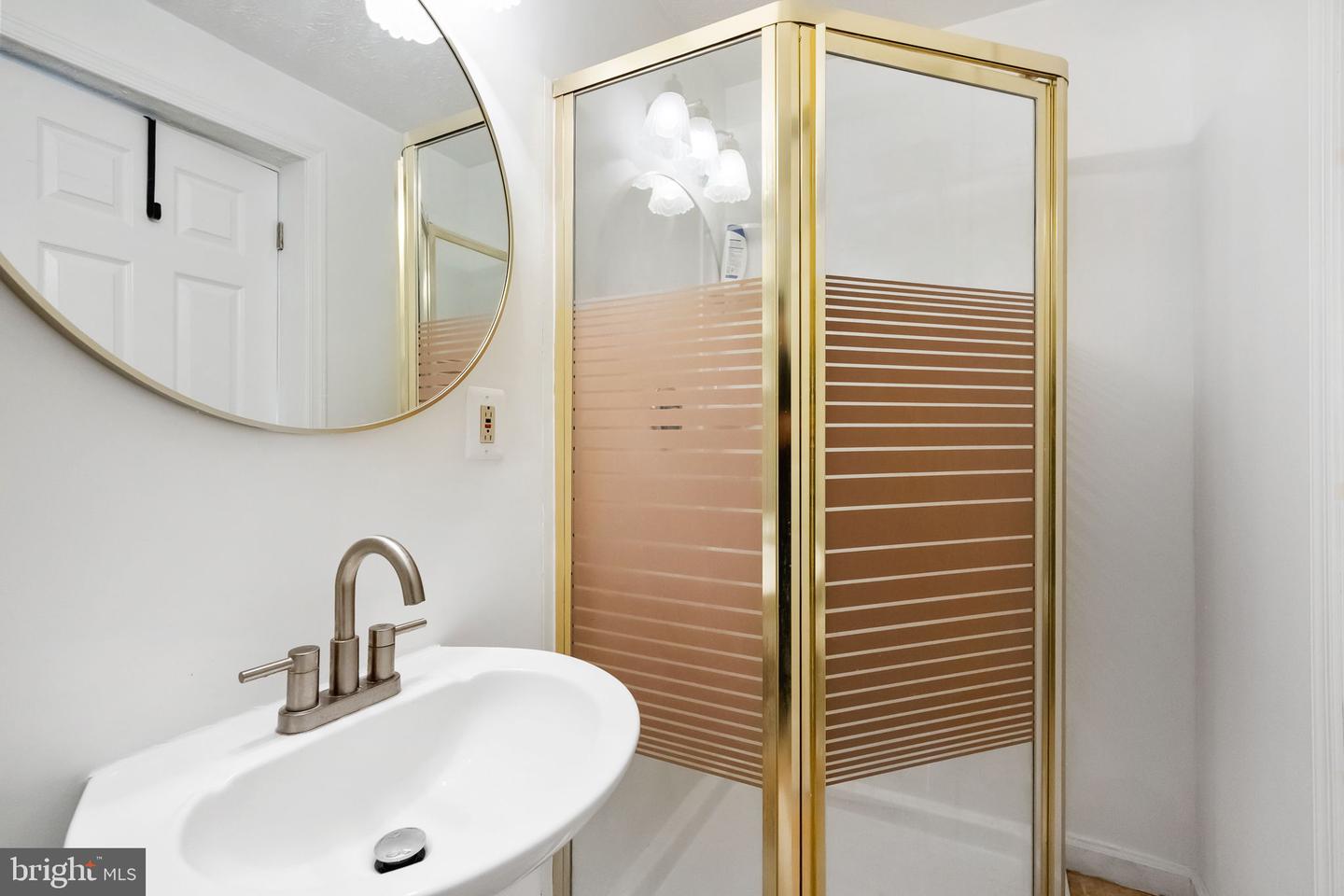 5703 OAK STAKE CT, BURKE, Virginia 22015, 3 Bedrooms Bedrooms, 5 Rooms Rooms,2 BathroomsBathrooms,Residential,For sale,5703 OAK STAKE CT,VAFX2280086 MLS # VAFX2280086